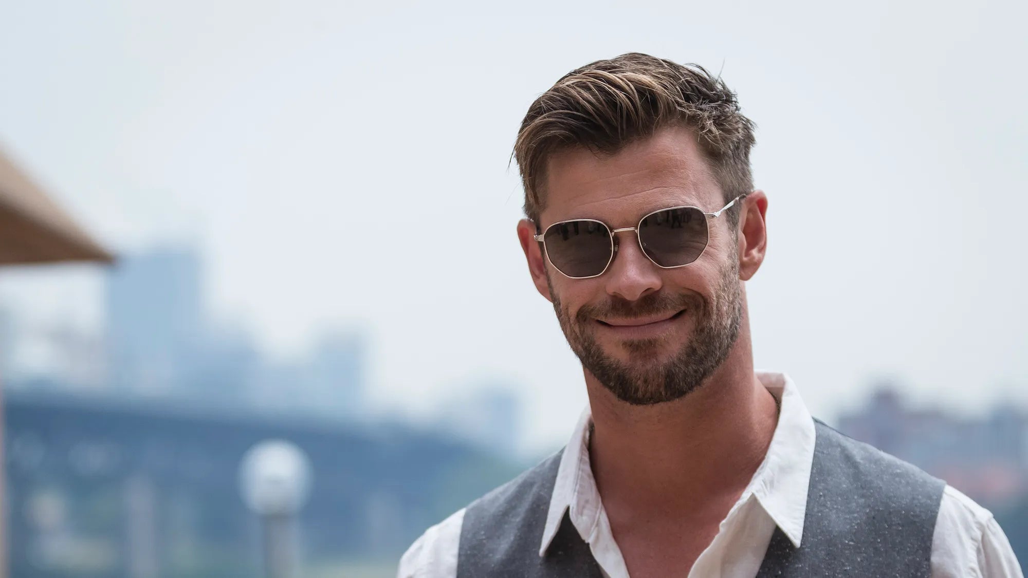 Chris hemsworth best sale extraction glasses