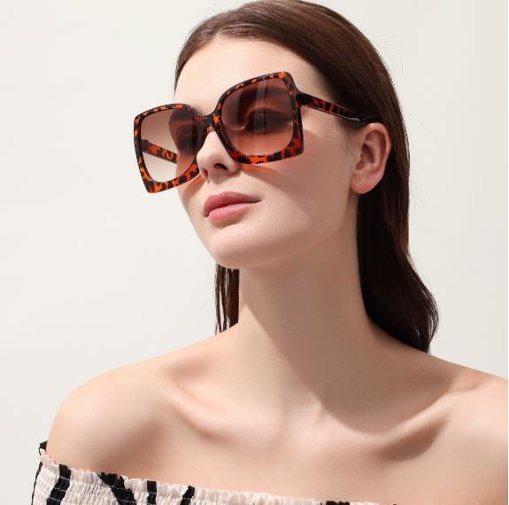 How to Incorporate Sunglasses into Your Fashion Style